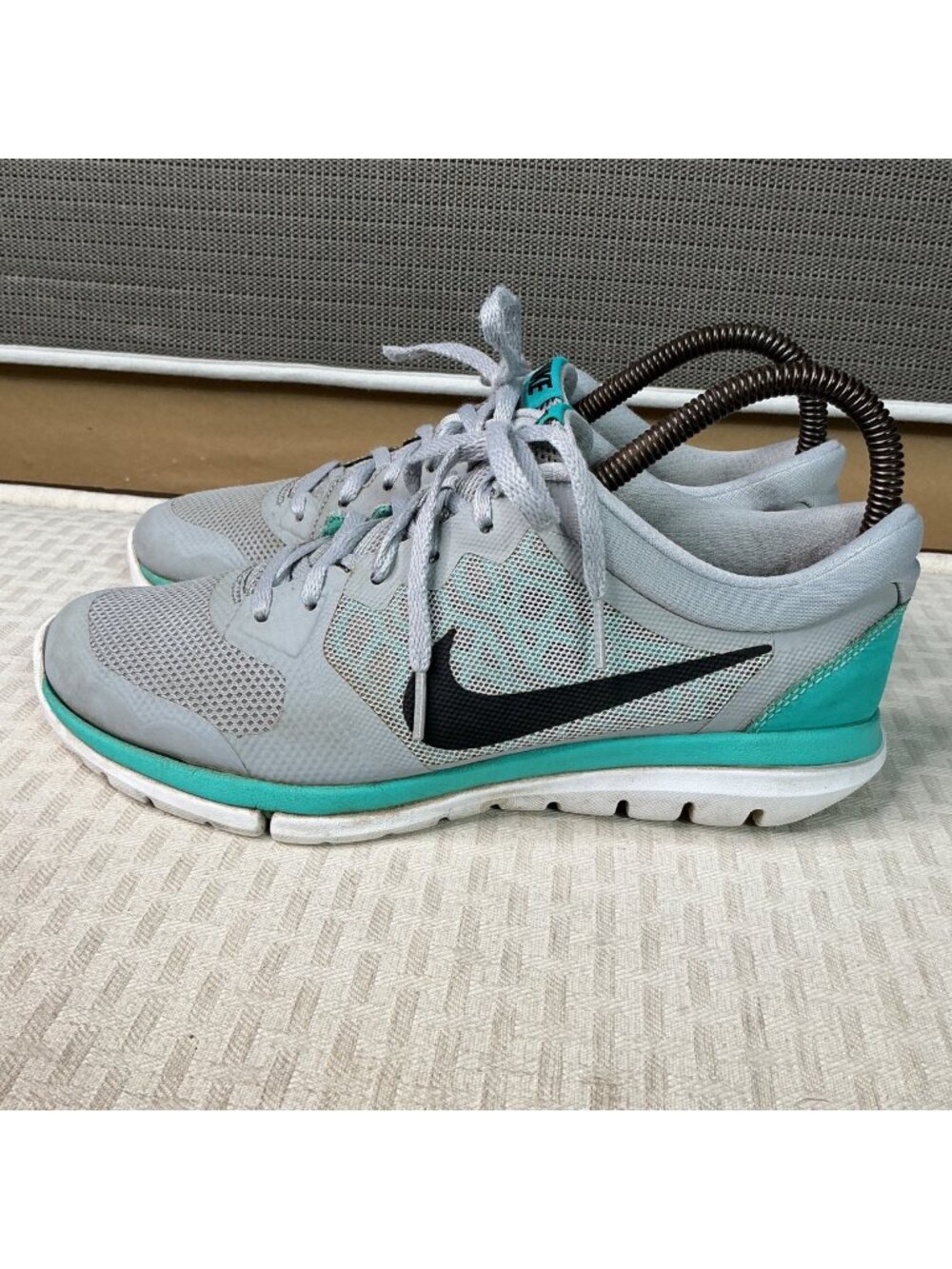 Nike Women's 8.5 Gray & Teal Athletic Running Shoes Mesh Breathable Lightweight